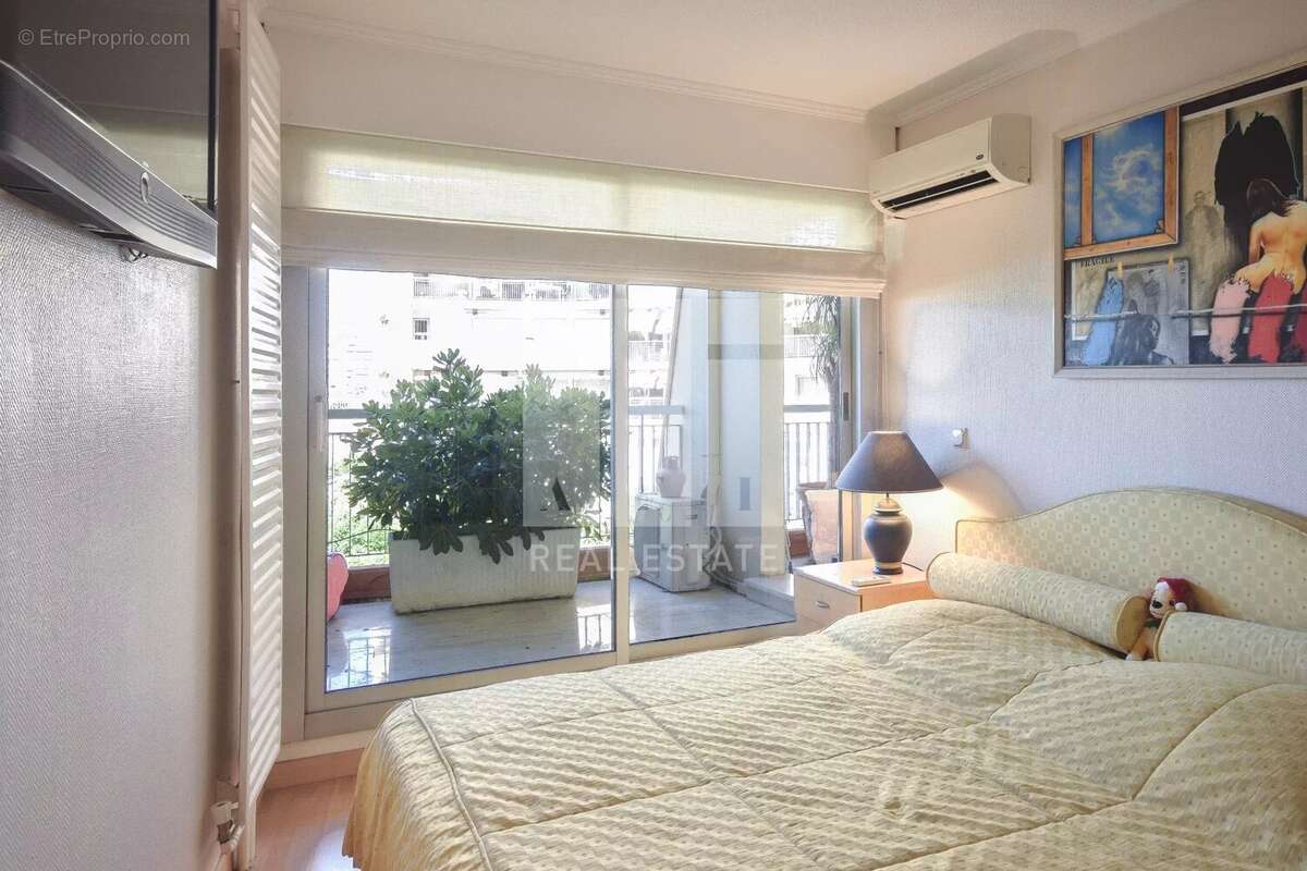 Appartement à MANDELIEU-LA-NAPOULE