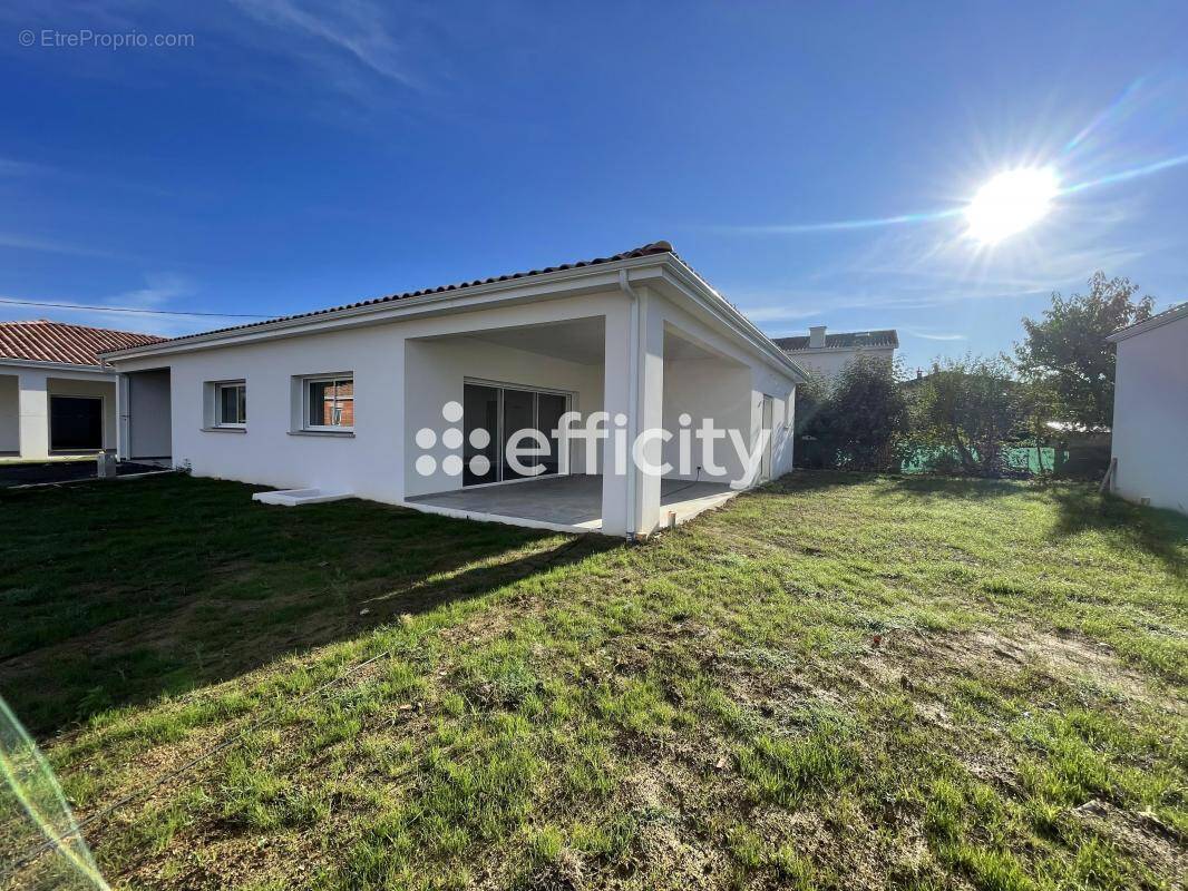 Maison à LA TOUR-DU-CRIEU