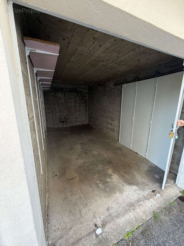 Parking à CALUIRE-ET-CUIRE