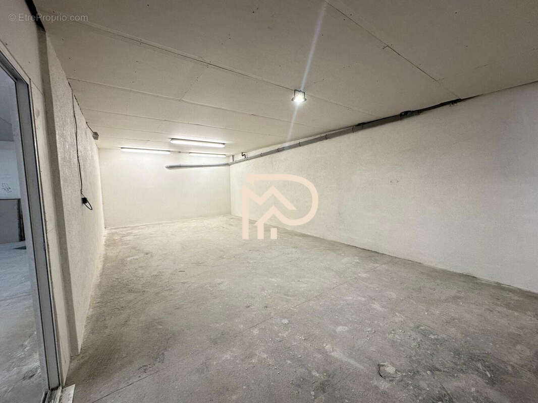 Commerce à CARNOUX-EN-PROVENCE