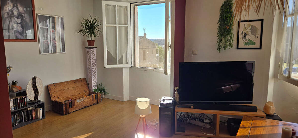 Appartement à VARAGES