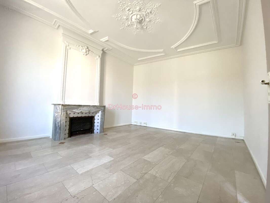 Maison à SAINT-LAURENT-D'AIGOUZE