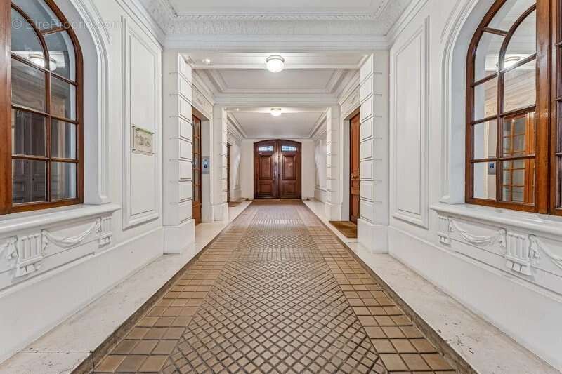 Appartement à NEUILLY-SUR-SEINE