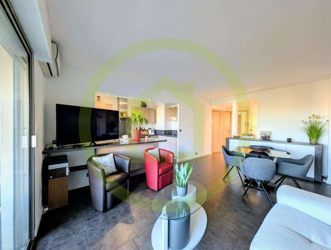 Appartement à MANDELIEU-LA-NAPOULE