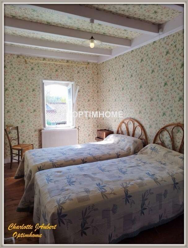 Maison à MONTMOREAU-SAINT-CYBARD