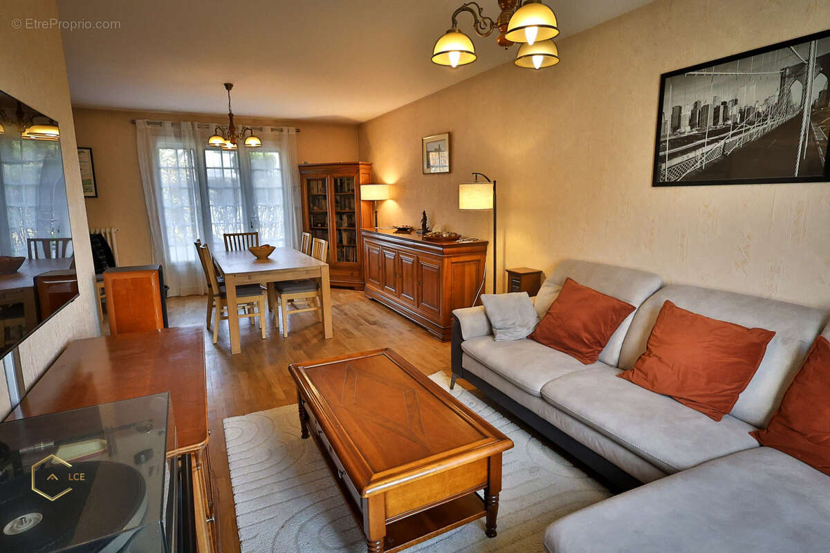 Maison à SAINTRY-SUR-SEINE