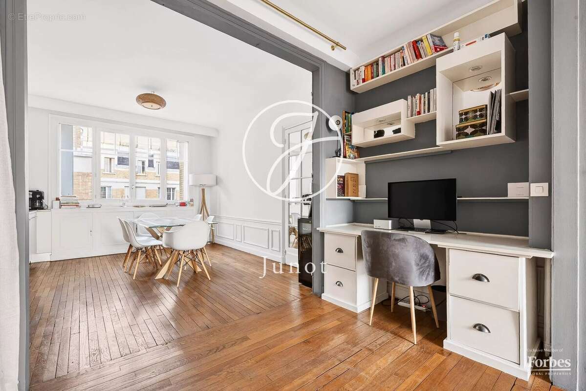 Appartement à PARIS-16E