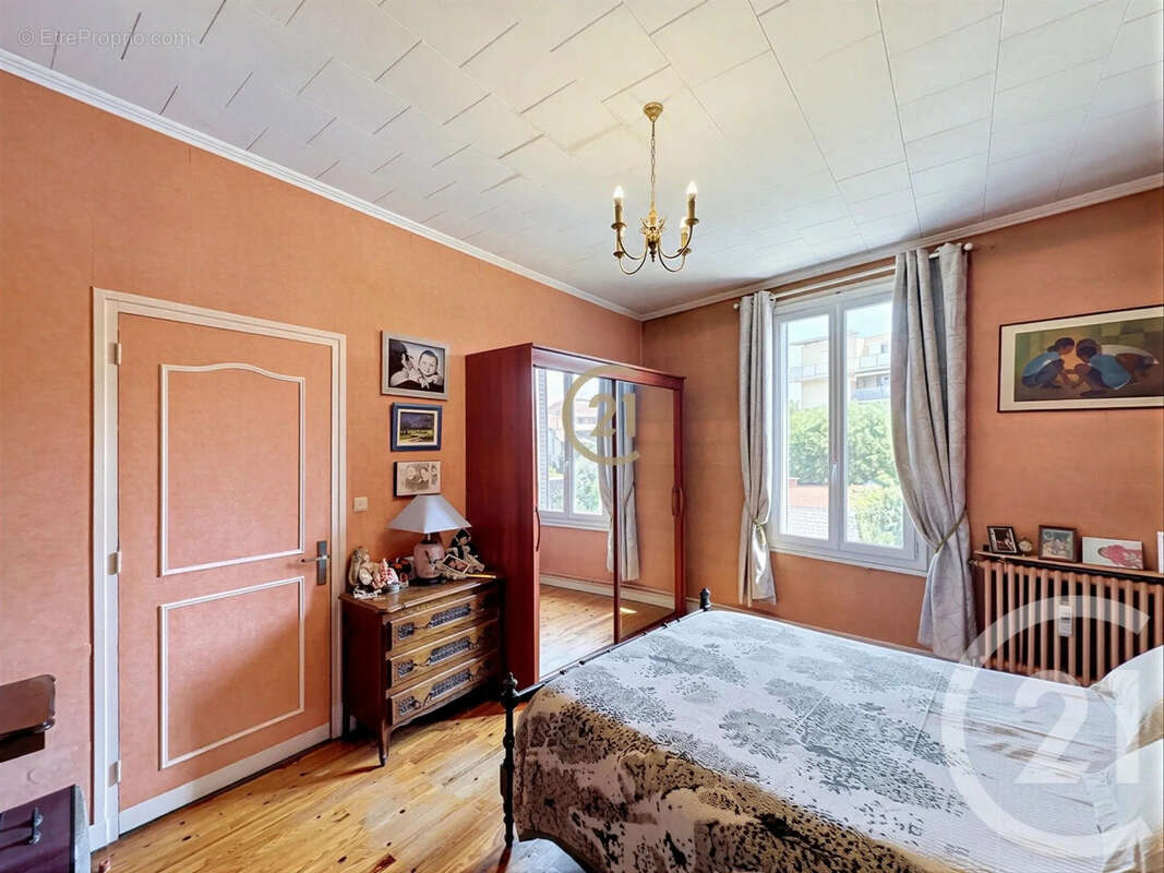 Maison 113 m² à Givors  - photo 7