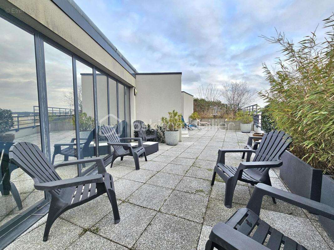 Métro Mairie DUPLEX dernier étage avec Terrasse ROOFTOP de 78m² SUD parking cave DPE C - photo 2