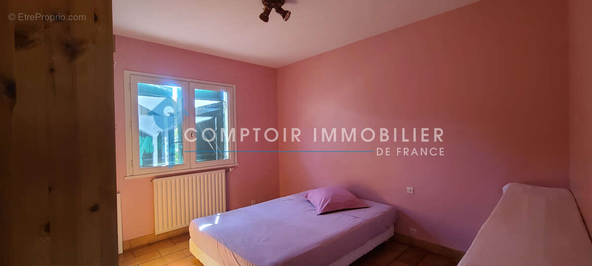Collines - secteur residentiel - spacieuse villa 5 chambres avec piscine et dependances - photo 18
