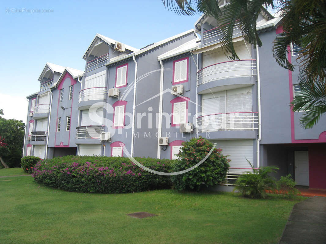 Appartement à BAIE-MAHAULT