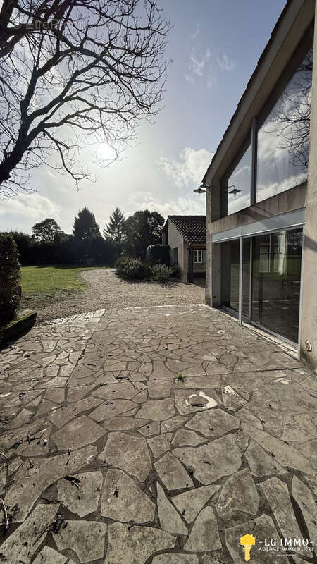 Maison à BRIE-SOUS-MORTAGNE