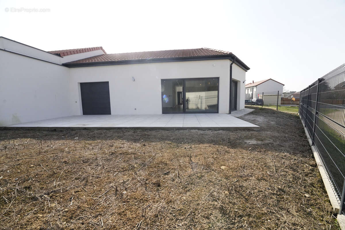 Maison à AMNEVILLE