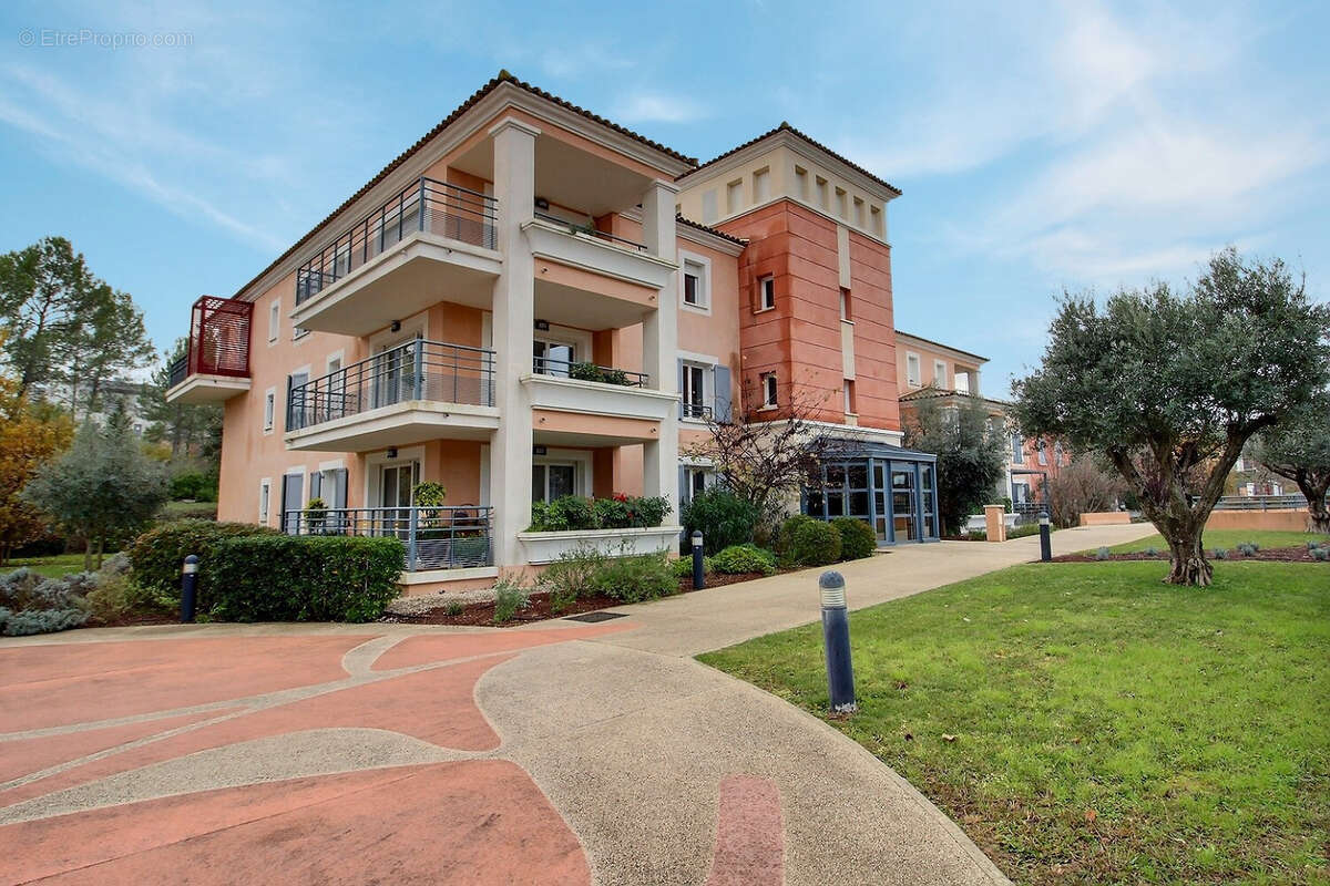 Appartement à SAINT-CLEMENT-DE-RIVIERE