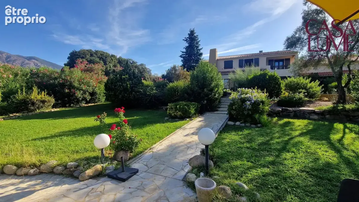 Villa F6 + F2/3 avec piscine et 4200 m² de terrain - photo 4