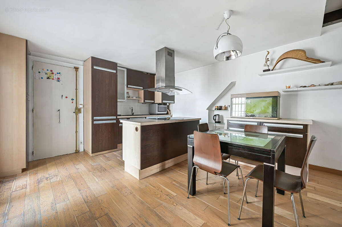 Appartement à PARIS-3E