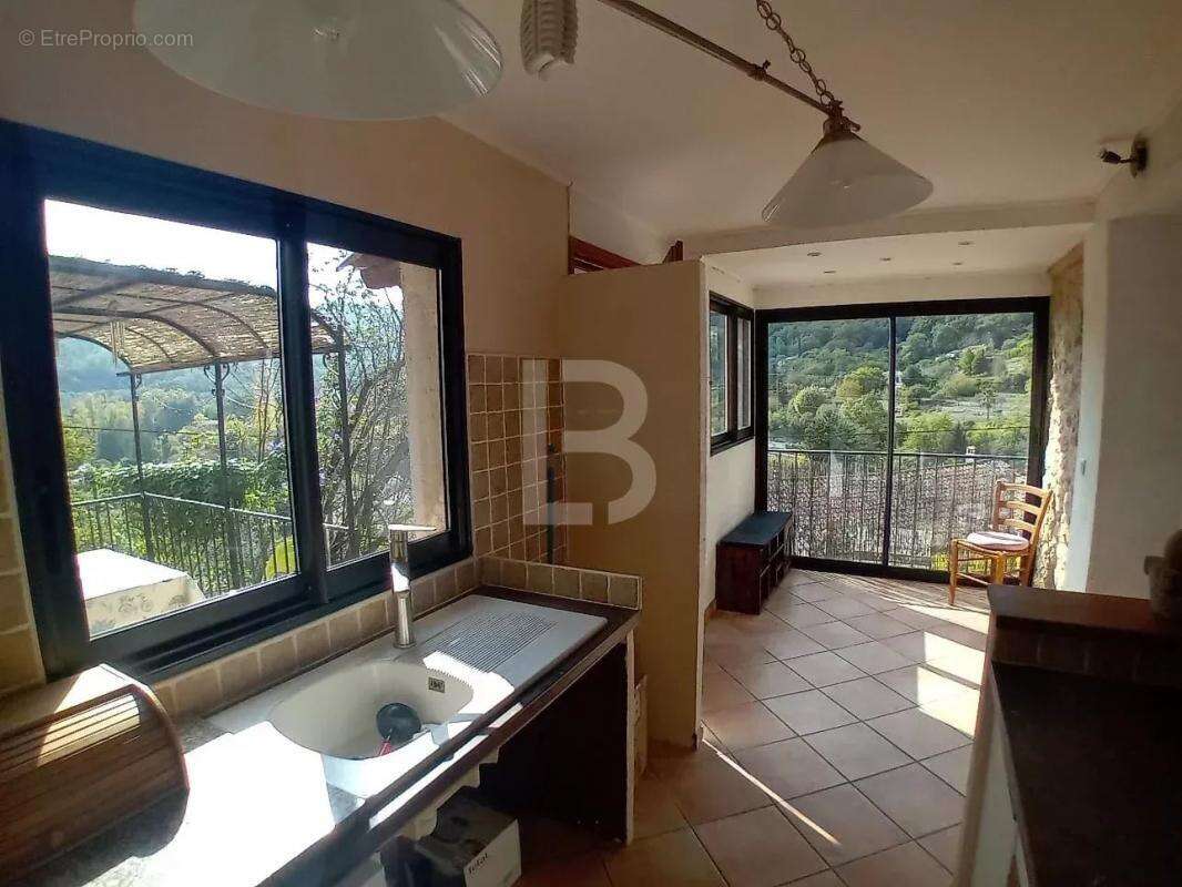 Maison à TOURRETTES-SUR-LOUP