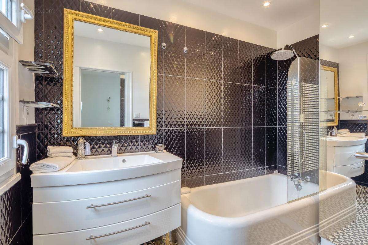 Maison à MANNEVILLE-SUR-RISLE