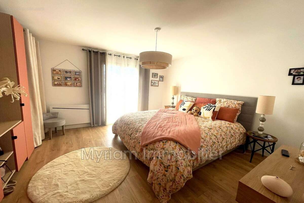 Maison à SAINT-CEZAIRE-SUR-SIAGNE