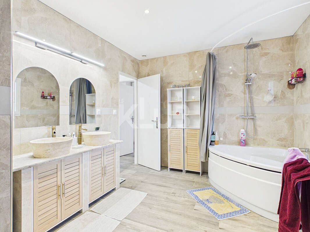 Maison à GINASSERVIS