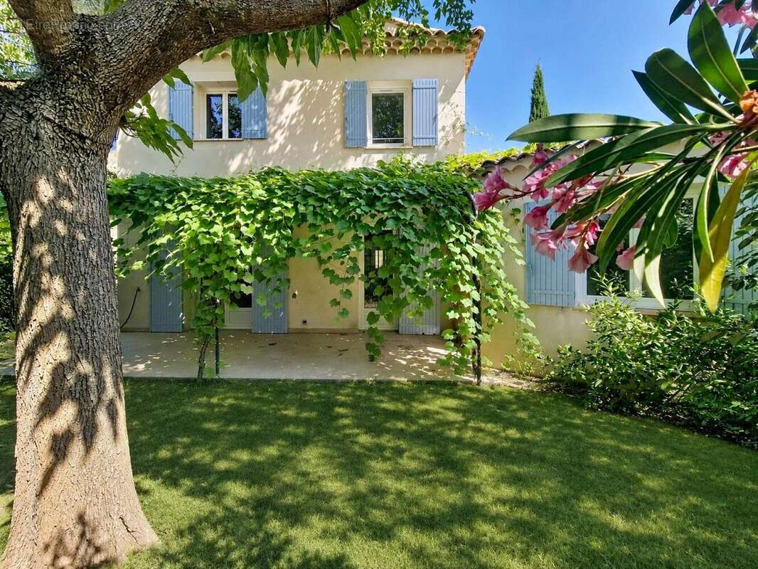 Photo 2 - Maison à LAGNES