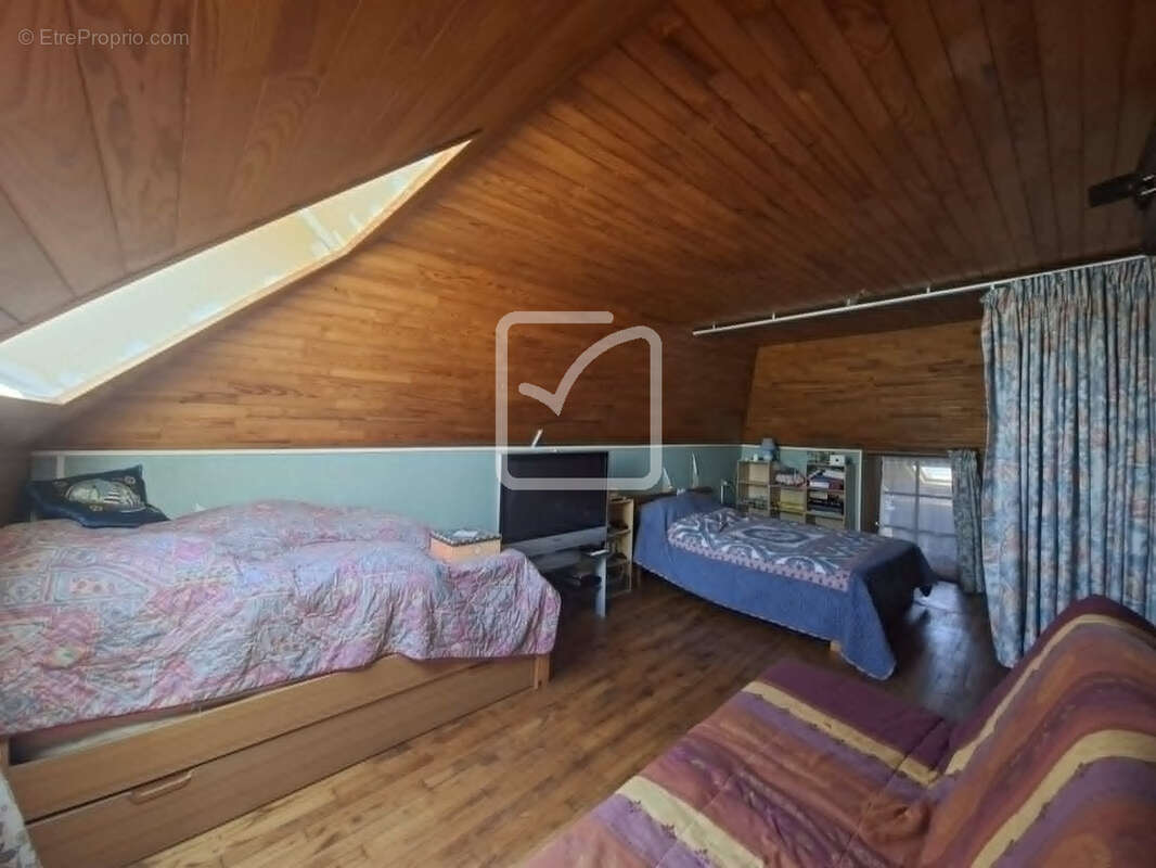 Maison individuelle en pierre, 136 m2, 4 chambres, terrain arboré clos de 1364 m2   Evriguet - photo 12