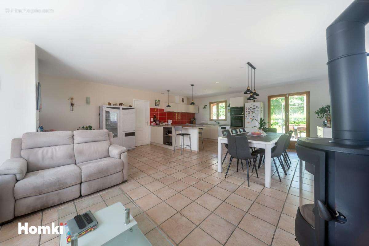Maison à MEZERIAT