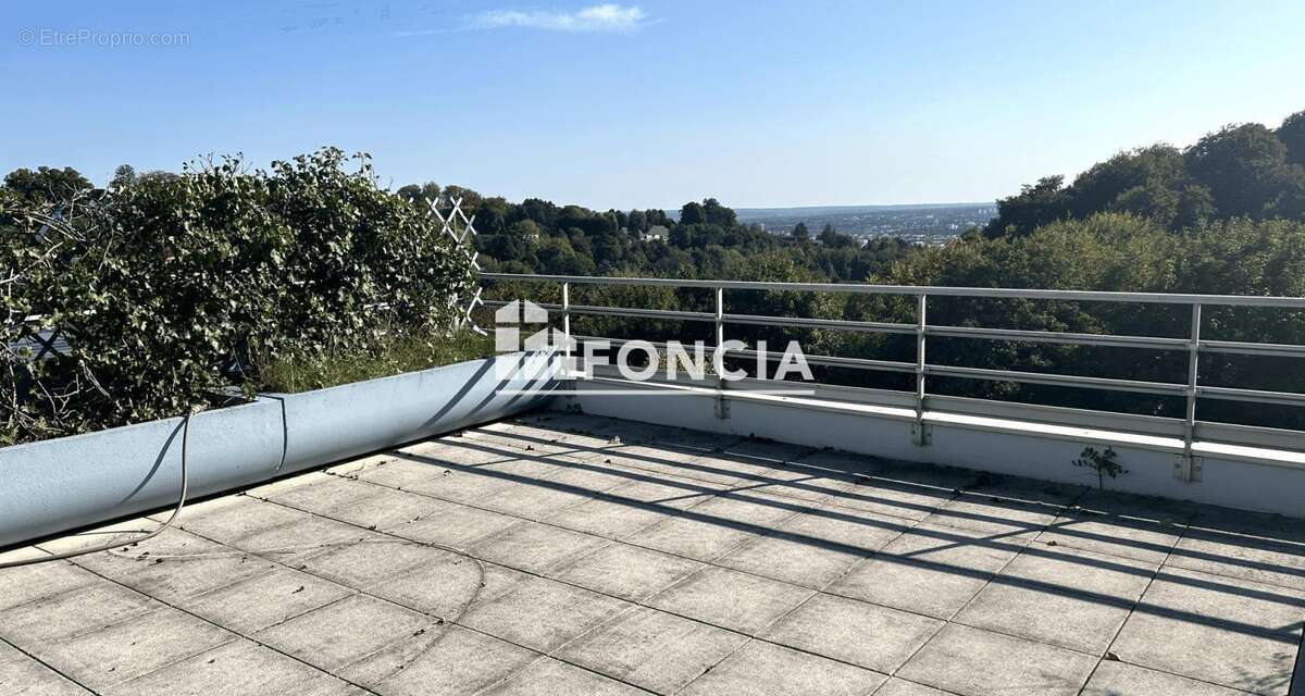 Appartement à MONT-SAINT-AIGNAN