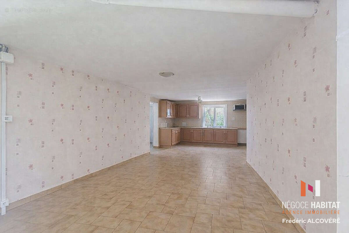 Maison 4 faces T7 composée de 2 appartements Terrain 700 m2 Sommières - photo 11