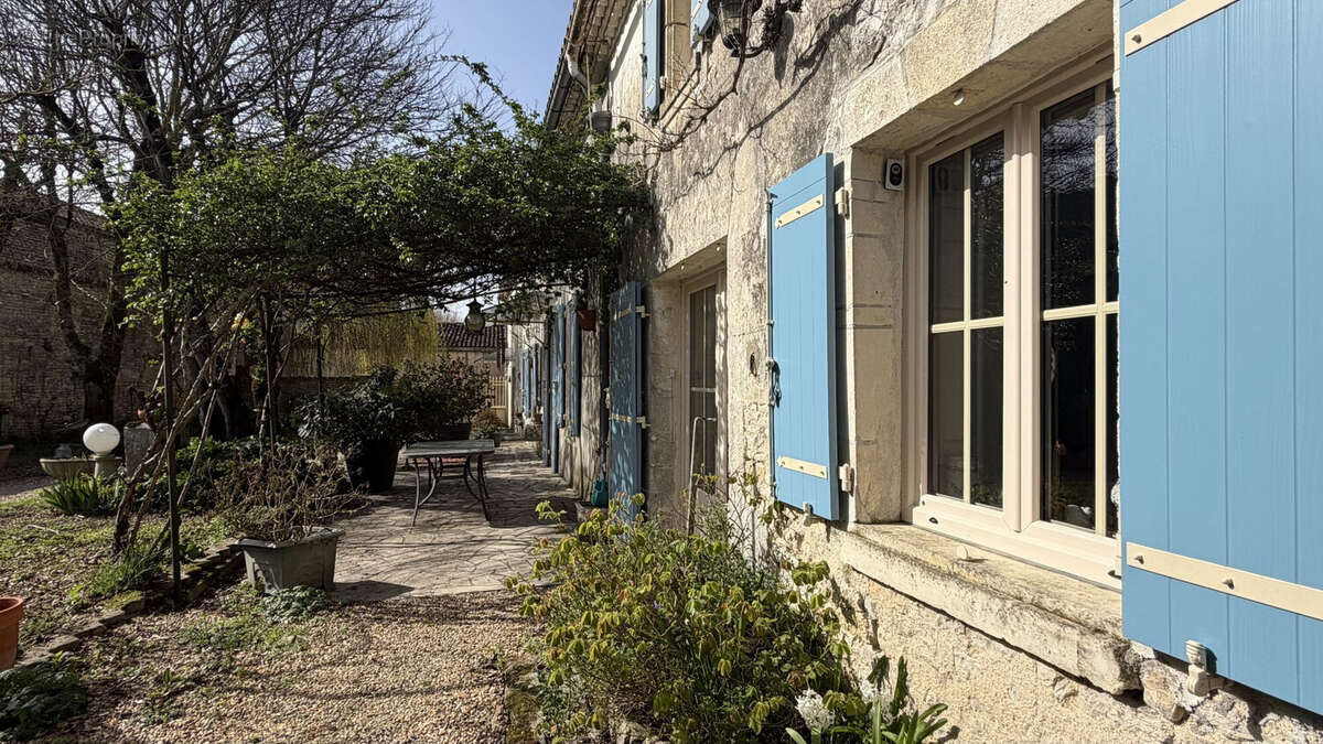 Maison à AUMAGNE