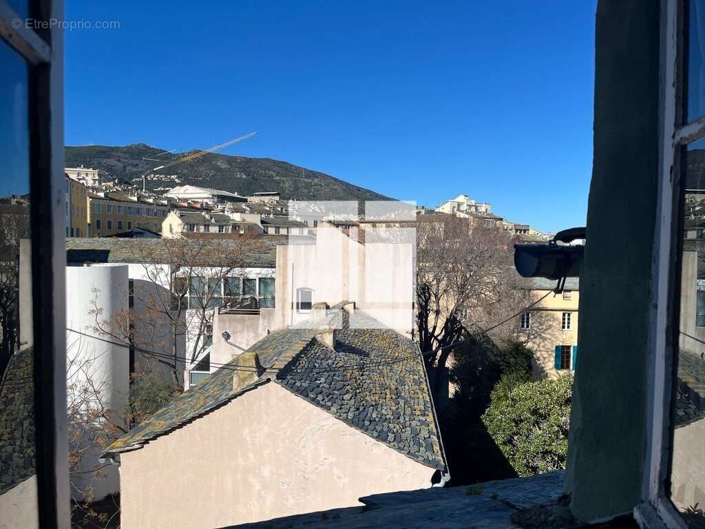 Bastia - centre ancien - t2 dernier etage - photo 7