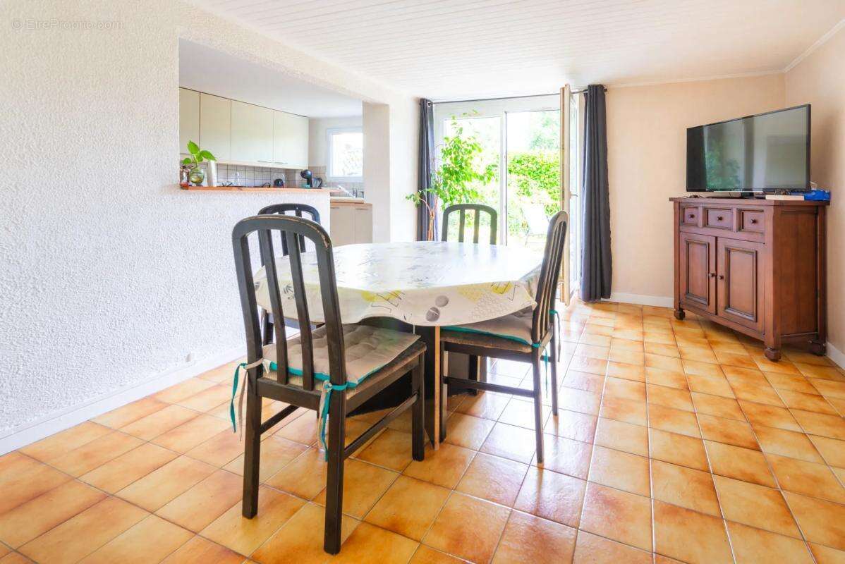 Maison de ville - 5 pièces de 101 m² à Coignières - photo 3