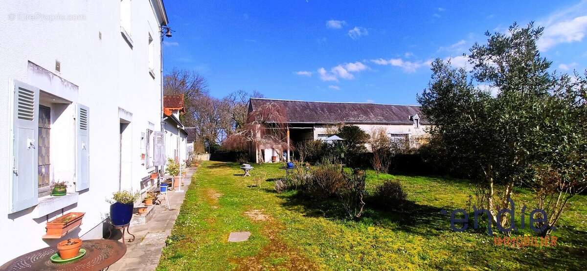 Maison à LUCAY-LE-MALE