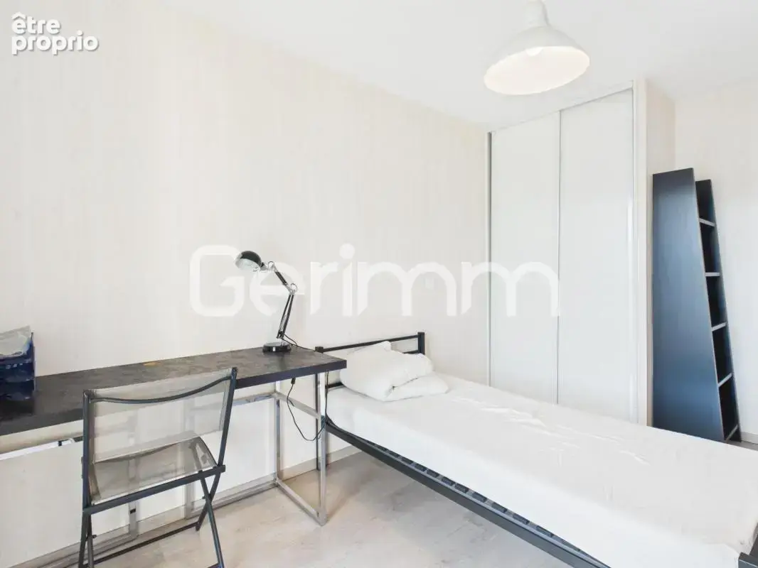 Vente - Appartement - 3 pièces + cuisine - 65 m² - 250 000 € - - photo 10