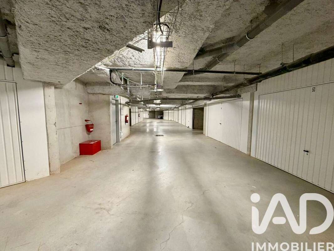 Photo 4 - Parking à AURIOL