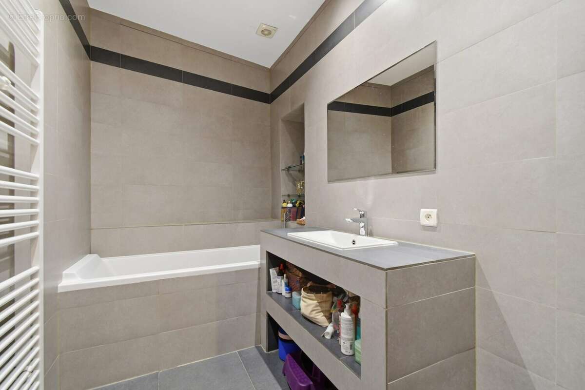 Appartement à COURBEVOIE