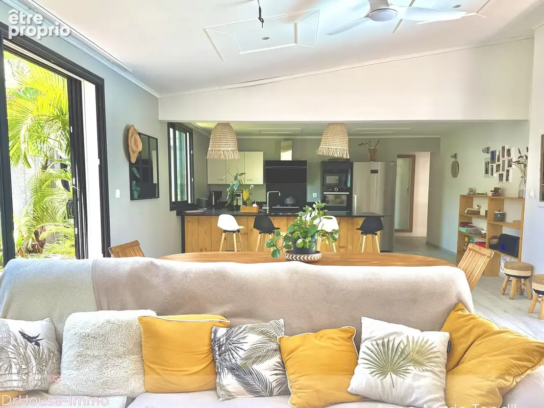 Maison 4 pièces 130 m² à vendre à Saint-Pierre (97410) - photo 3