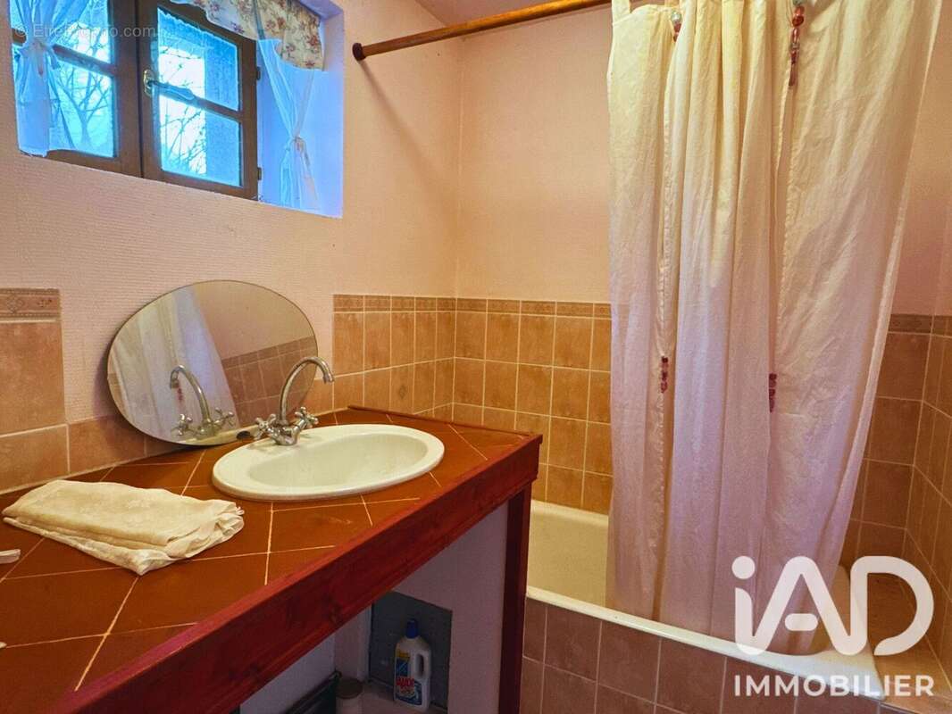 Maison 113 m² à Alligny-Cosne  - photo 8