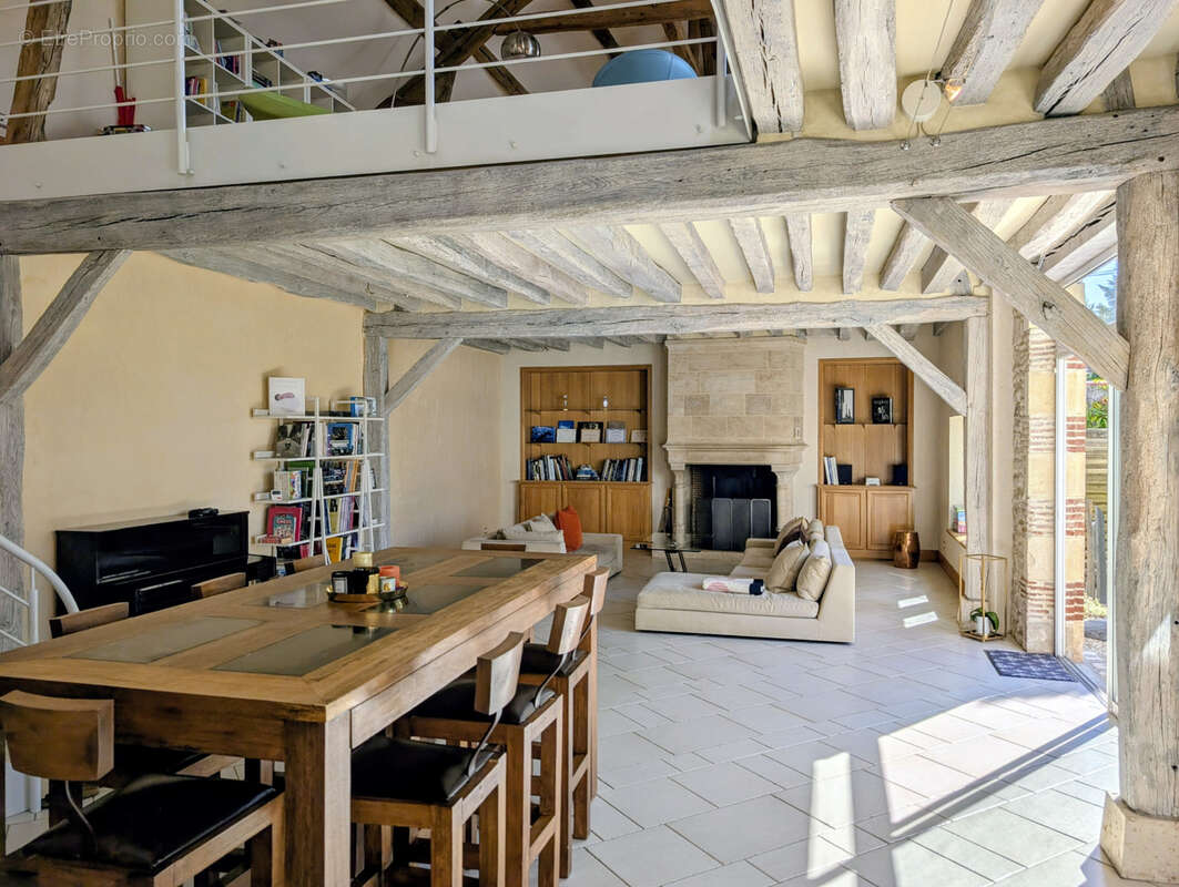 Maison à SAINT-JEAN-DE-BRAYE