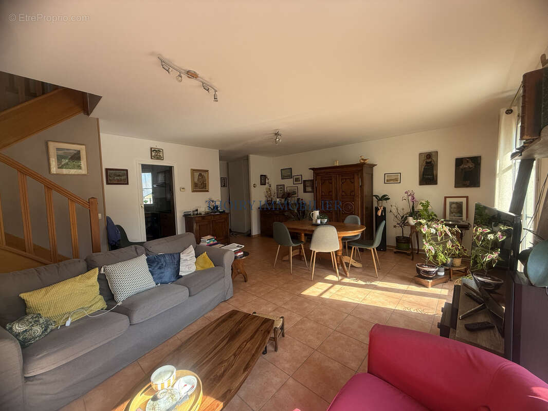 THOIRY. Maison traditionnelle de 127 m2 habitables sur 530 m2 de terrain - photo 3