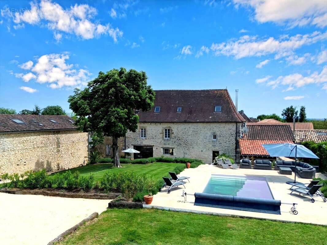 Elégant manoir avec dépendances, appartement d'amis et projet de rénovation - photo 11