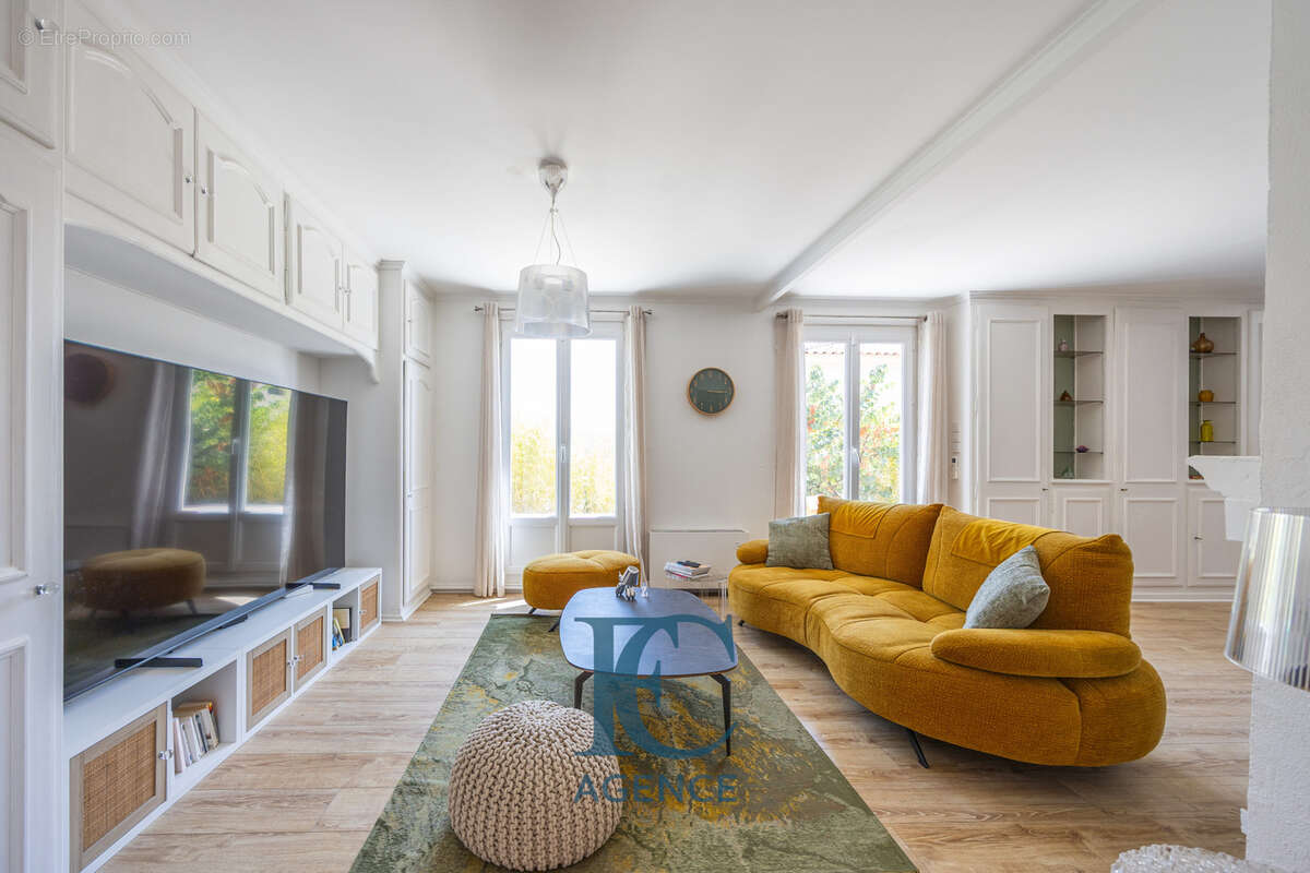 Maison de 140 m2 avec piscine à deux pas d'Ollioules et de Sanary - photo 2