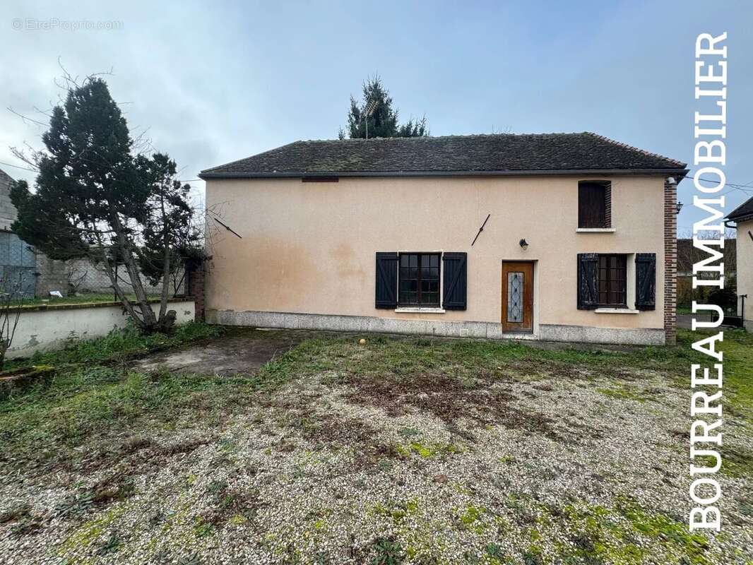 Maison à LA CELLE-SAINT-CYR