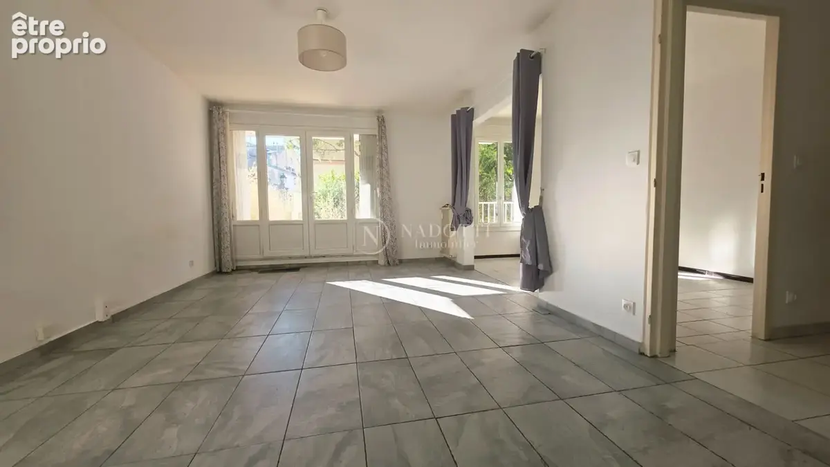 A vendre, Appartement T4 avec terrasse privative. - photo 2