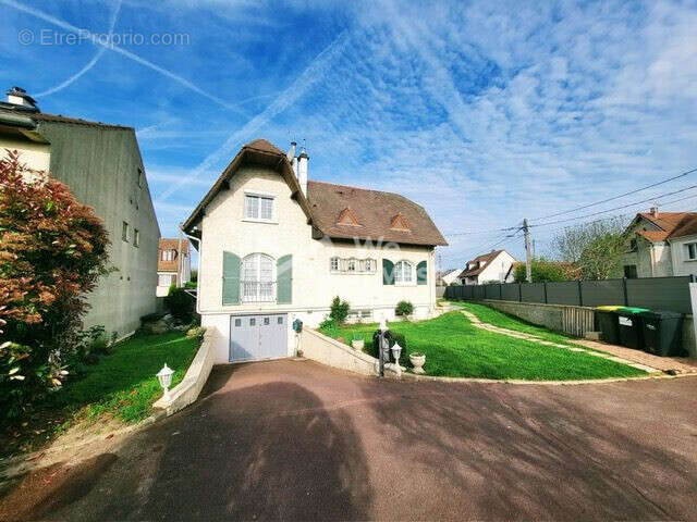 Maison à MAROLLES-EN-HUREPOIX