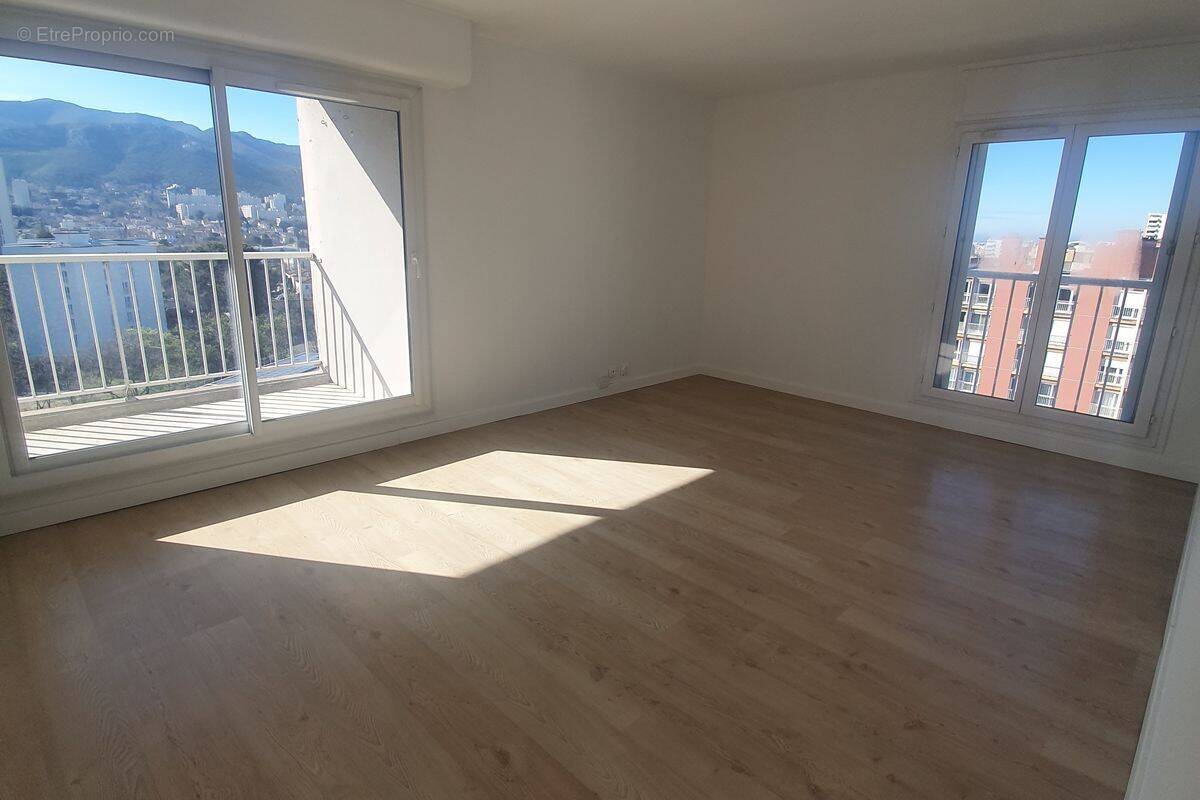 Appartement à MARSEILLE-11E