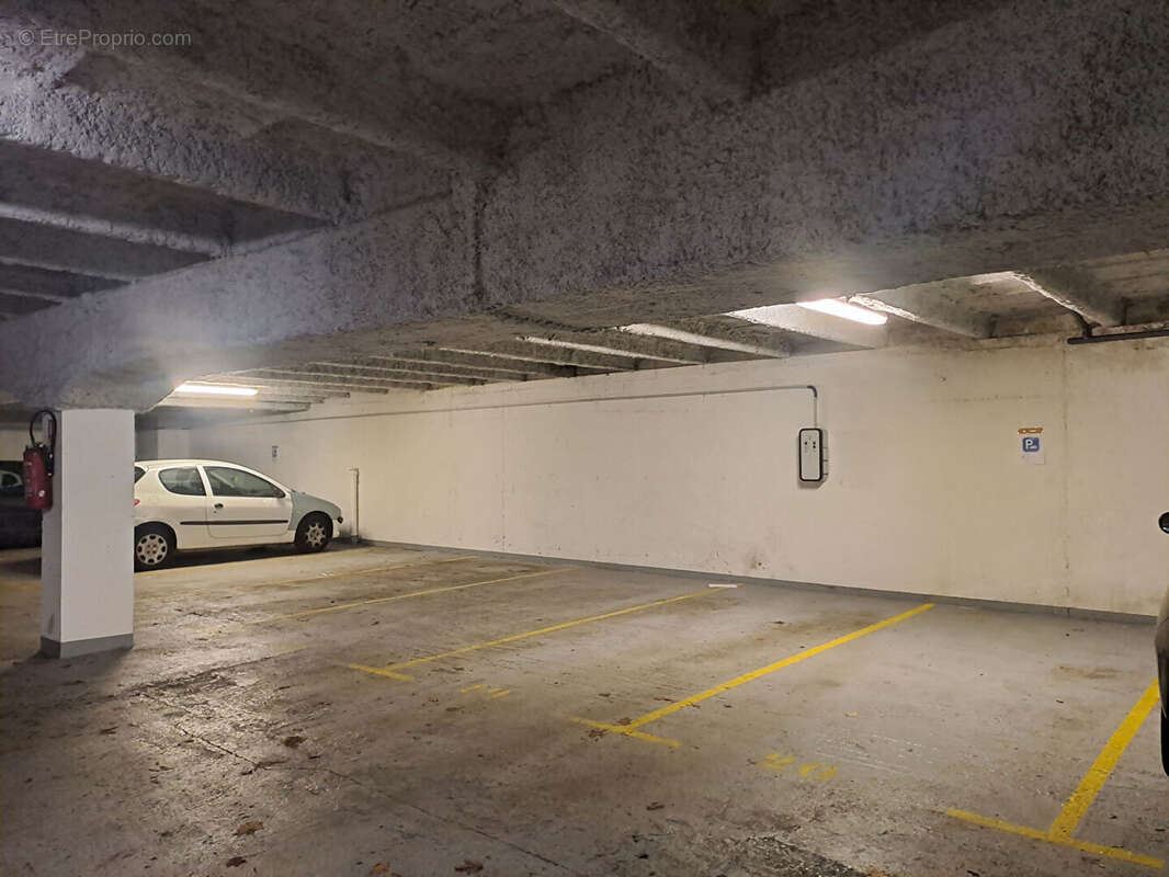1 Metro Barbara 10 parkings  a vendre - photo 3