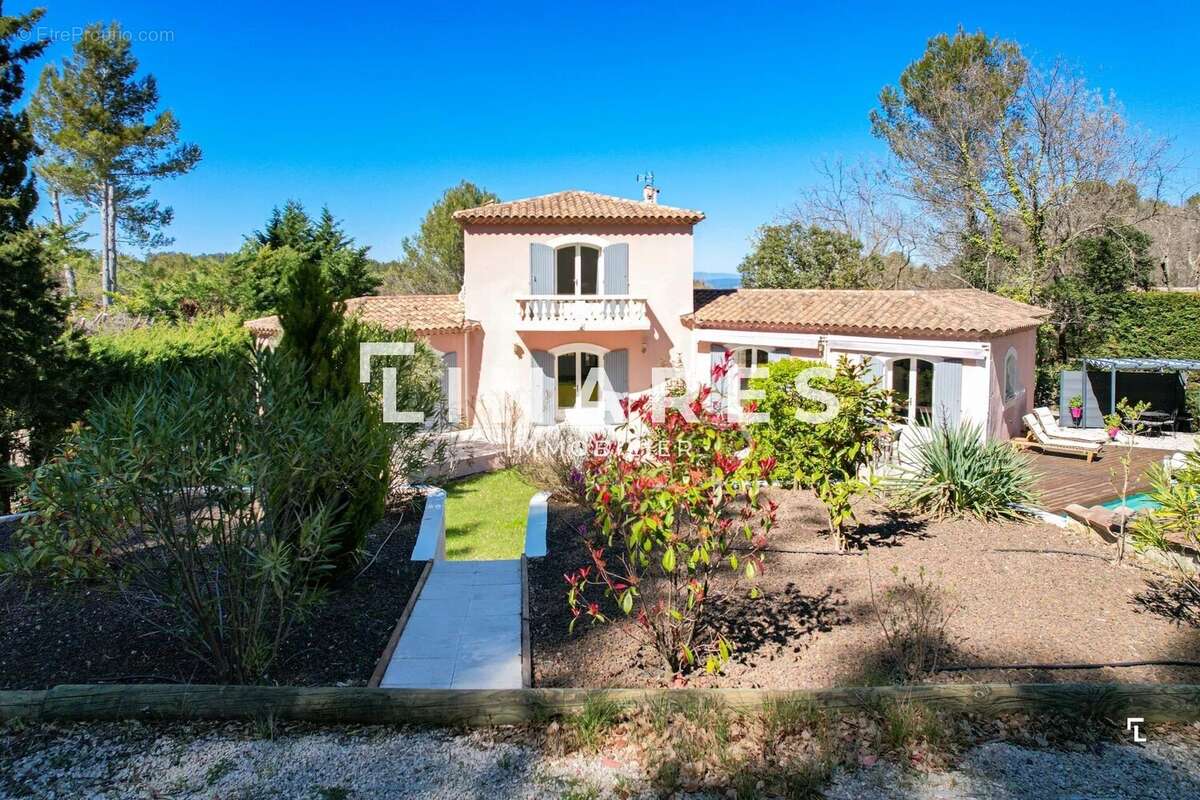 Maison à SIMIANE-COLLONGUE