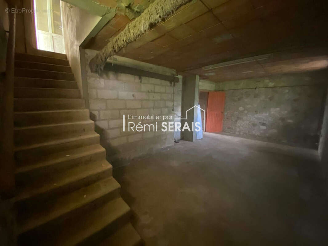 Maison à réhabiliter avec grand terrain et vue dégagée -14260 - photo 11