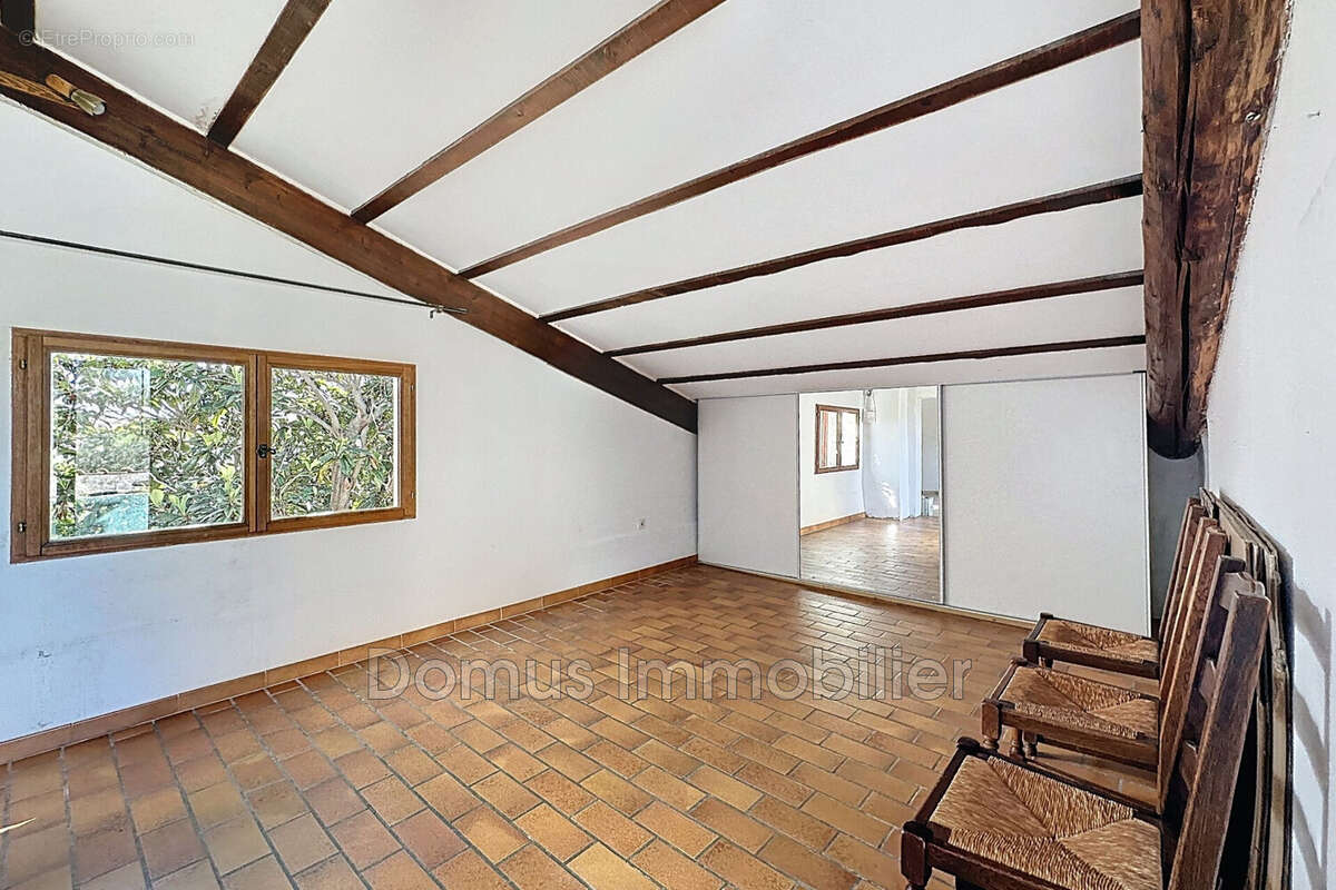 Appartement à CHATEAUNEUF-DE-GADAGNE